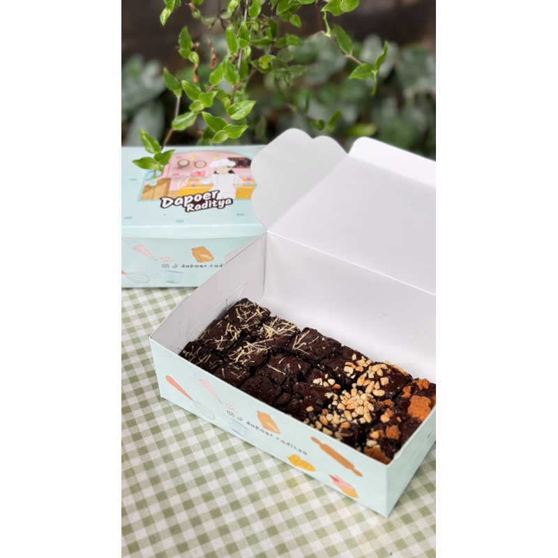 

Half Size Brownies 18 x 9cm Mix Topping