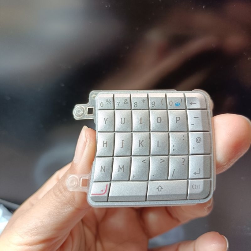 keypad Nokia E70 sebelah kanan