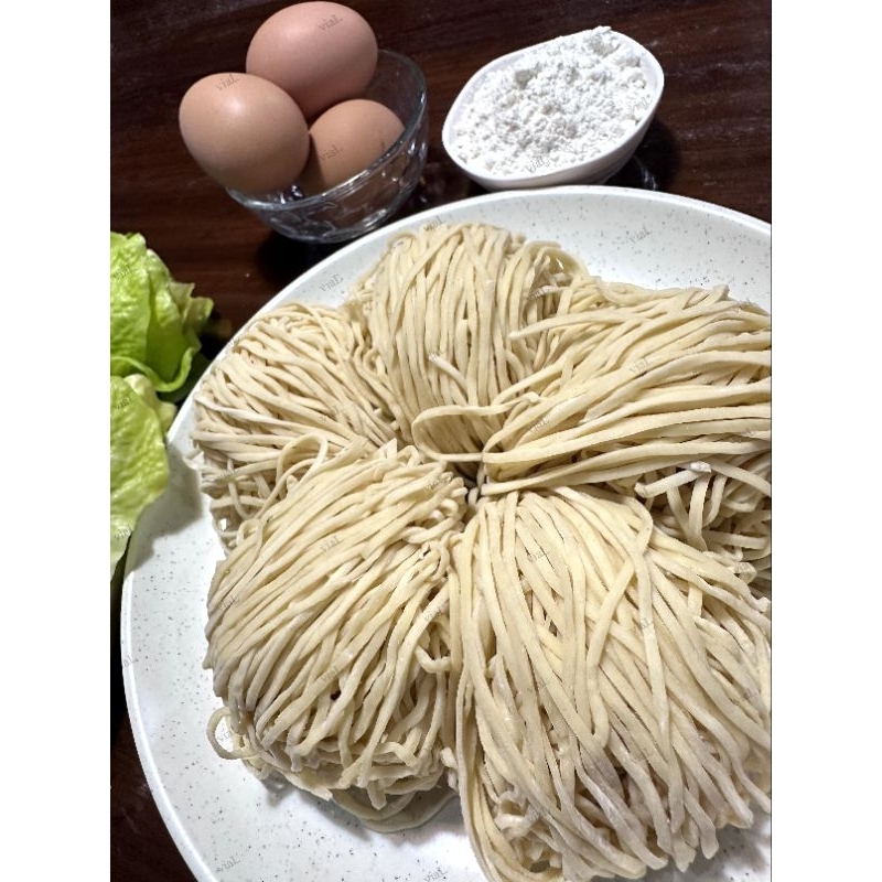 

Mie mentah telur ayam