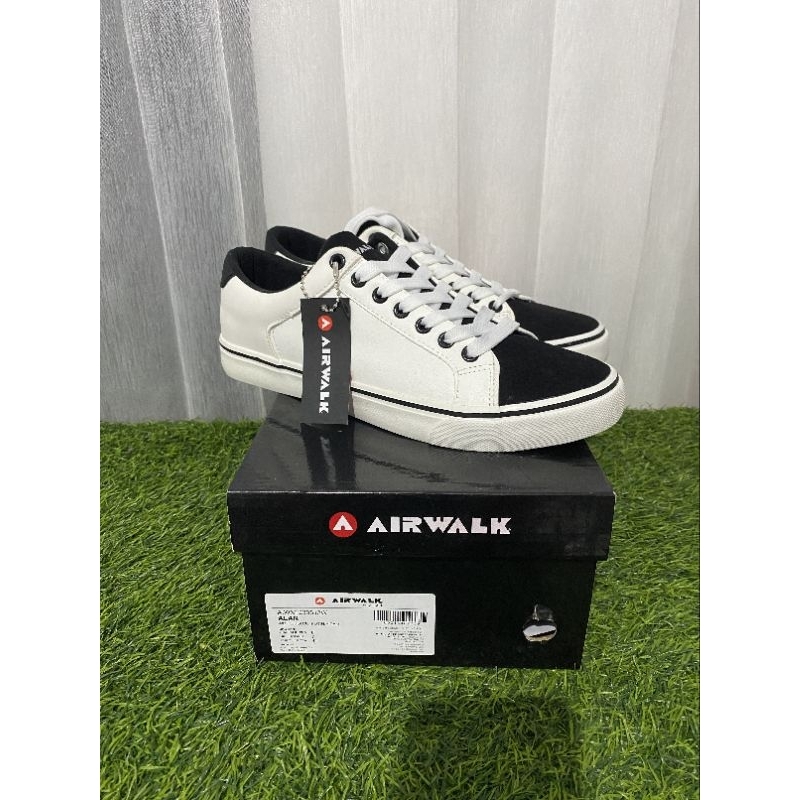Sepatu airwalk kulit dan suede size 41 BNIB