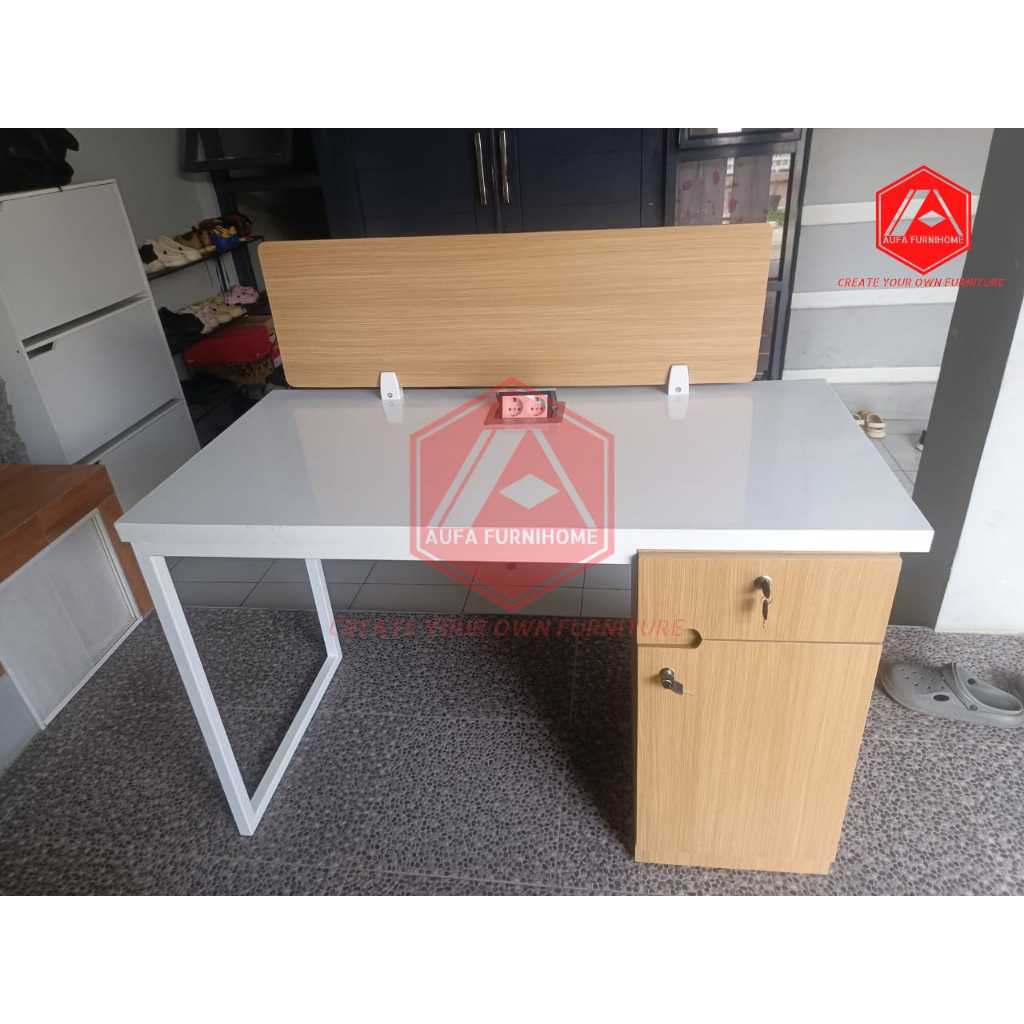 AUFA Meja Kantor Partisi dengan Rak Laci Pintu Bawah Meja