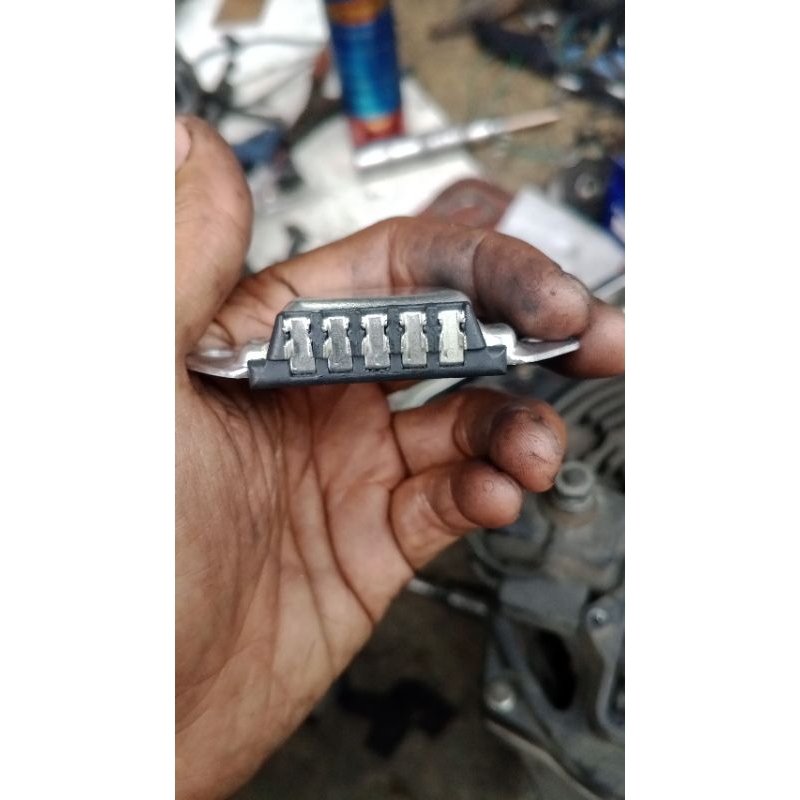 IC regulator Hino Dutro