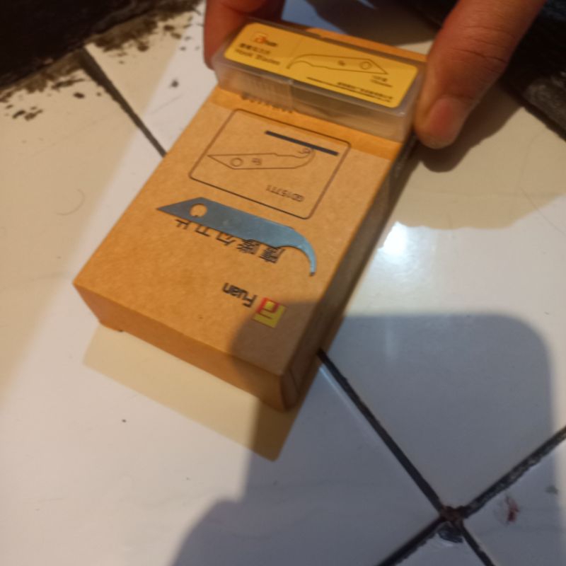 

isi cutter akrilik (split)