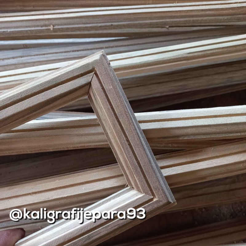 Lis Loster 30 x 15 cm Kayu Jati