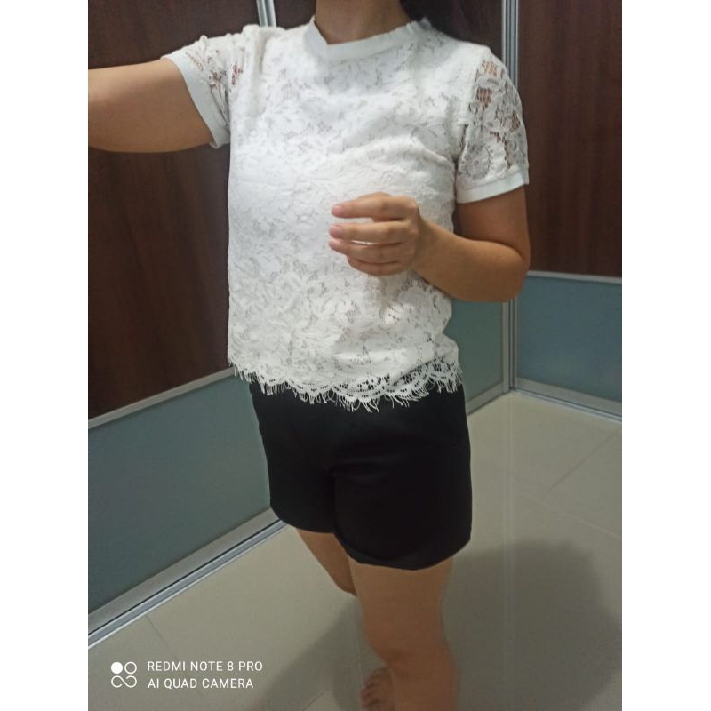 Kaos wanita renda lengan pendek/ preloved/ merk iora