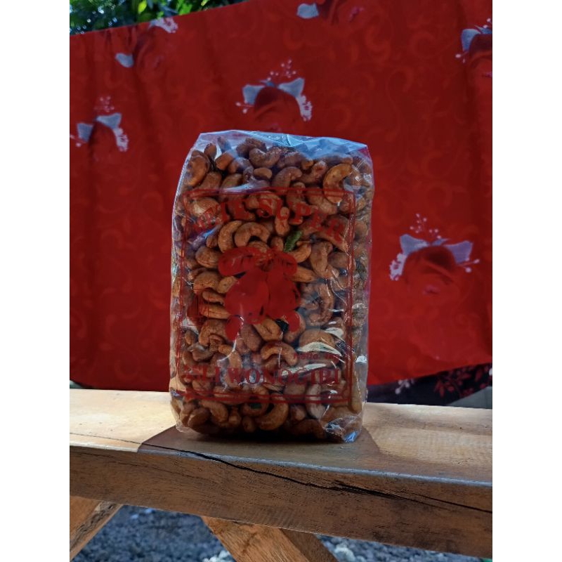 

KACANG METE MATANG RASA PEDAS MANIS 1KG TERLARIS KHAS WONOGIRI