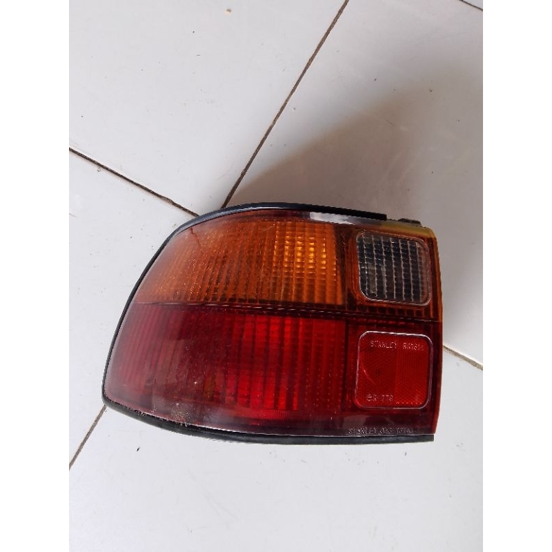 lampu belakang Ford laser Gala 91/95(kiri)