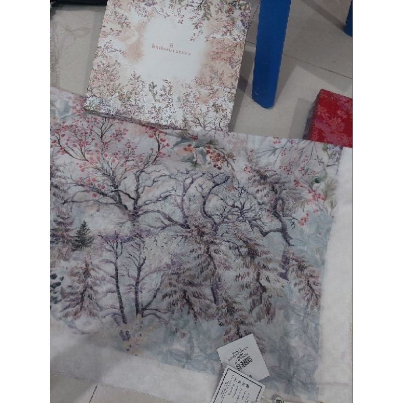 Buttonscarves Holiday Snow size XL