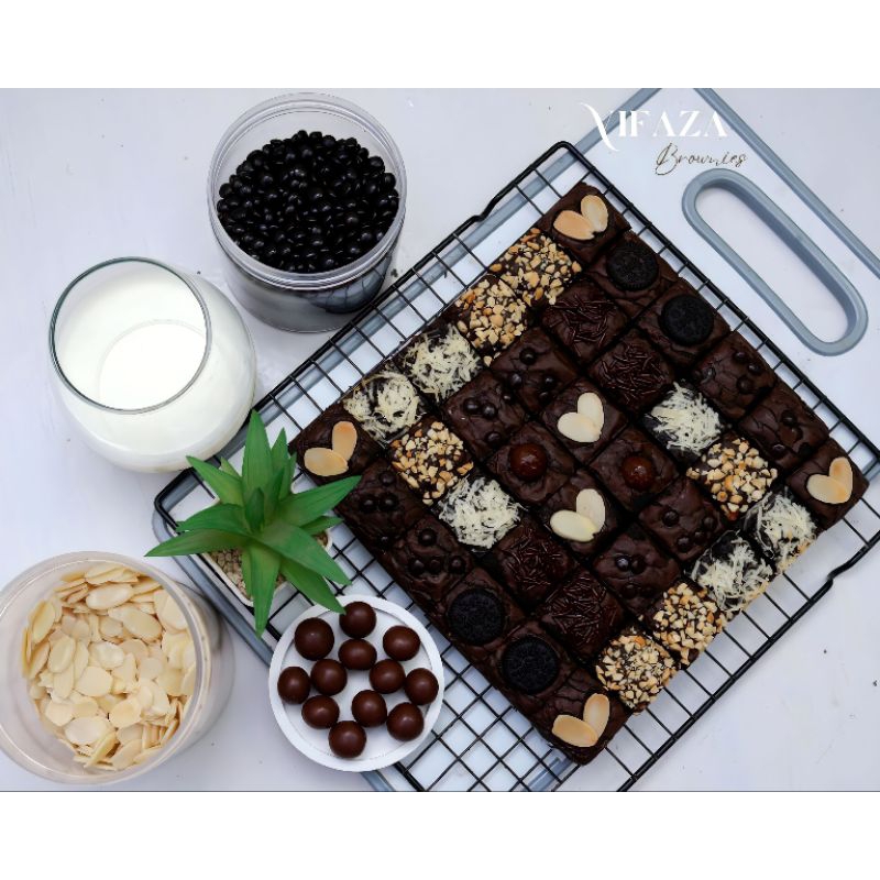 

Fudgy Brownies Size Large 20x20cm (36 potong)