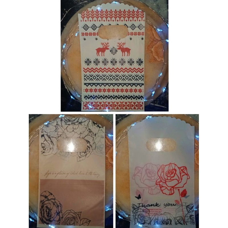 

(kd: 006 ) plastik plong, plastik plong mini/kecil, plastik plong bermotif/bergambar/berwarna, plastik plong kresek, plastik plong ukuran 9×15 cm, kantong plastik olshop, kantong bungkus hadiah, bungkus kado, harga terjangkau, eceran