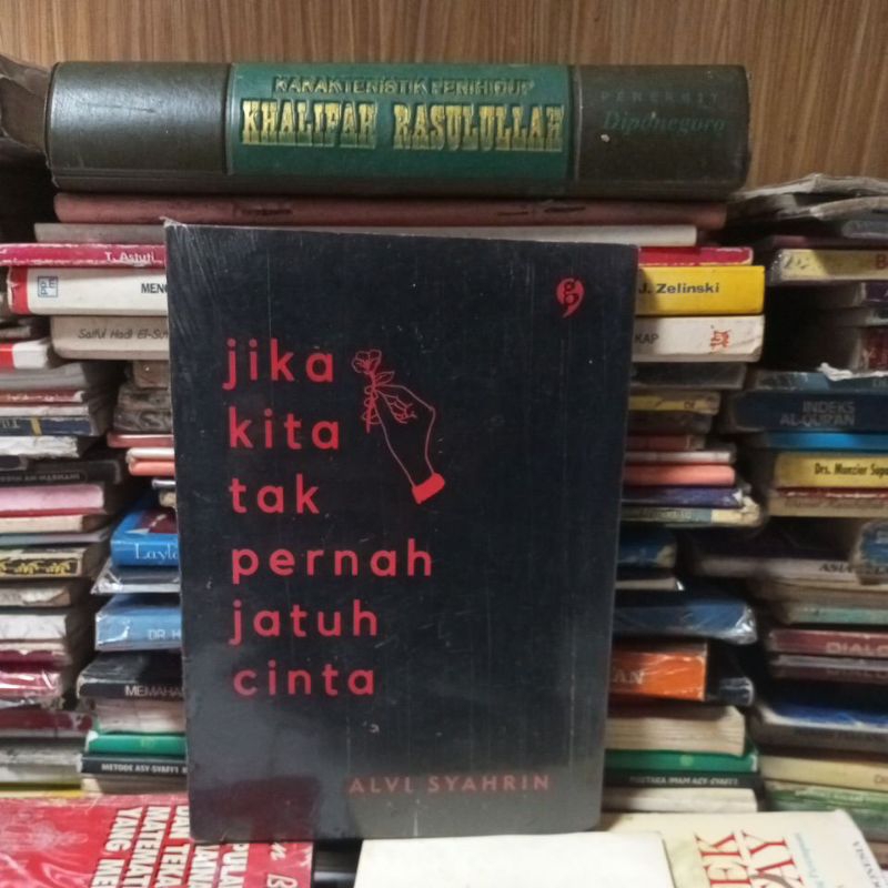 Bisa Cod | Buku Jika Kita Tak Pernah Jatuh Cinta | Alvi Syahrin Original 100% (Preloved)