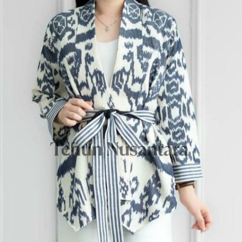 Blazer Tenun Etnick Wanita White Atasan Kerja Wanita Lengan Panjang Bawah Tenun Rok Etnick NTT