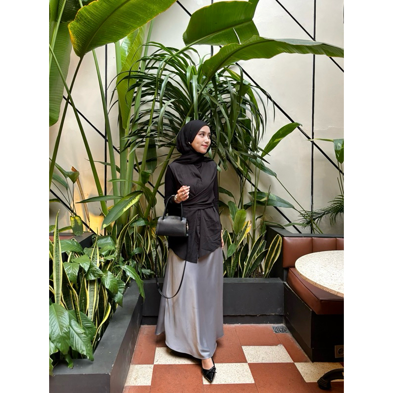 (PRELOVED) Tukubuu Jelita Satin Skirt Grey