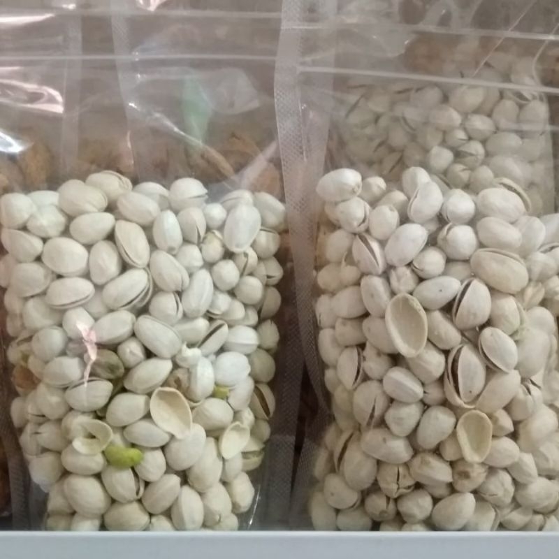 

10 pcs kacang pistachio