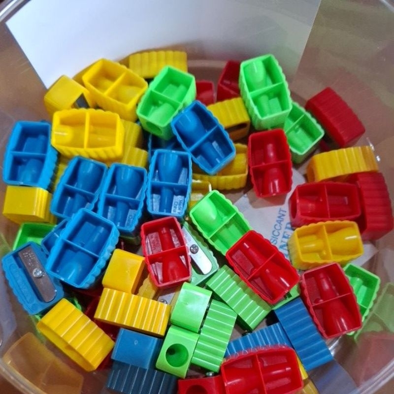 

(pcs) sharpeners/ rautan plastik lyra warna : random
