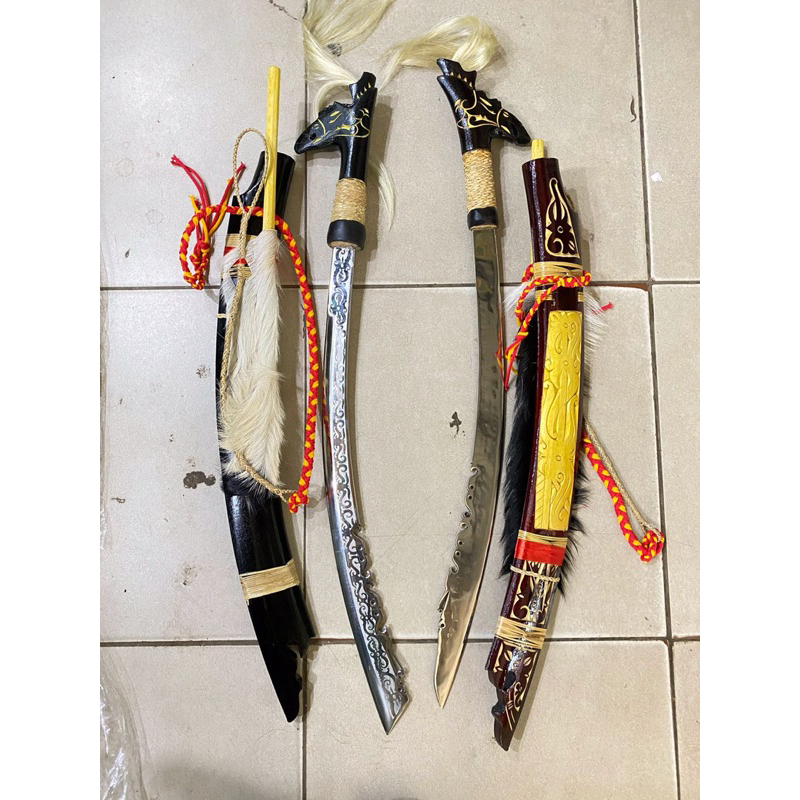 MANDAU BAJA PUTIH MELENGKUNG KHAS DAYAK KALIMANTAN SELATAN