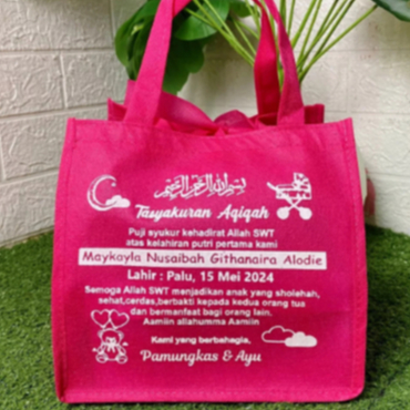 

Tas Goodiebag Spunbond 30x20x25 Custom FREE SABLON Wedding Haji Umroh Selamatan Promosi