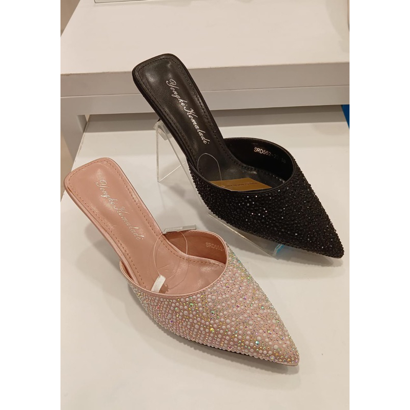 Yongki Komaladi Studded Bustong Sepatu Wanita