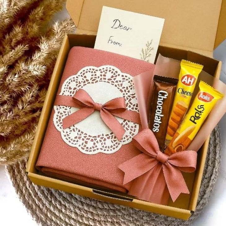 

HAMPERS HIJAB DAN BUKET SNACK / KADO MURAH / GIFTBOX / HADIAH