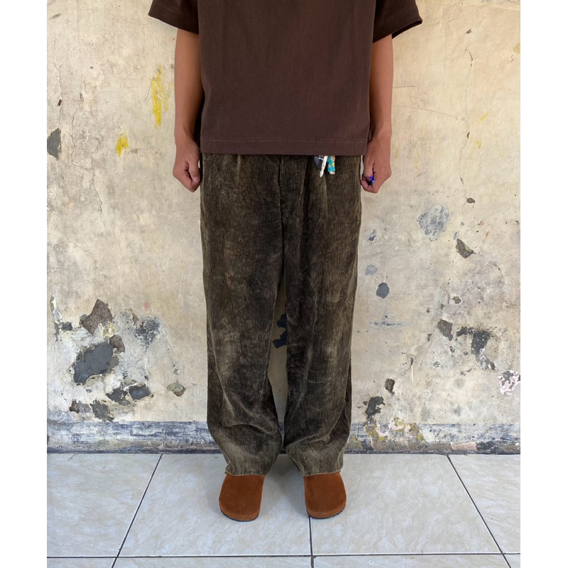 Celana Corduroy Hijau Army