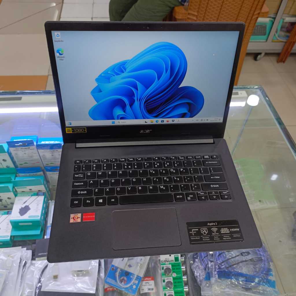 Laptop Leptop second ac aspire 3 processor AMD ATHLON PRO ram 4gb SSD 256gb kondisi siap pakai