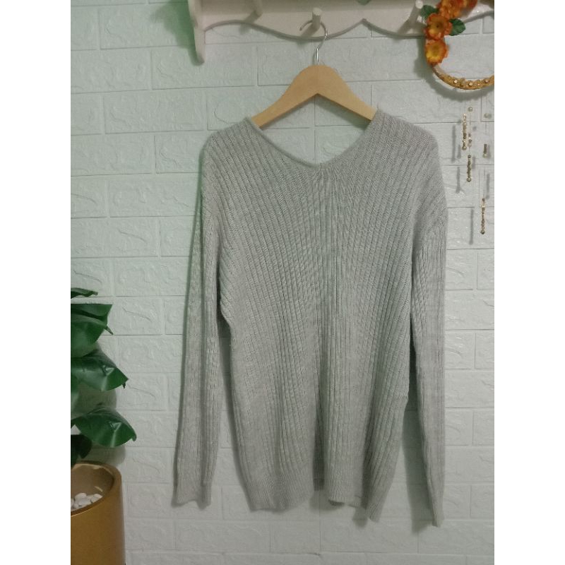 PRELOVED Rajut cewek glacier abu abu