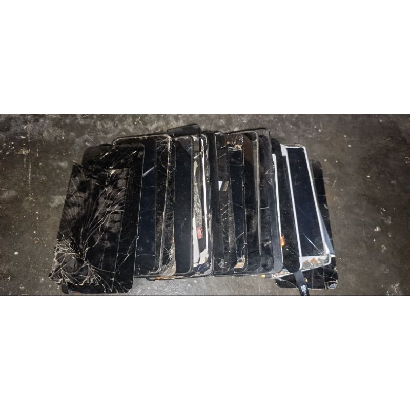 LCD BEKAS/KILOAN BUAT DI LEBUR ATAU DI AMBIL IC DAN LAMPU NYA DLL