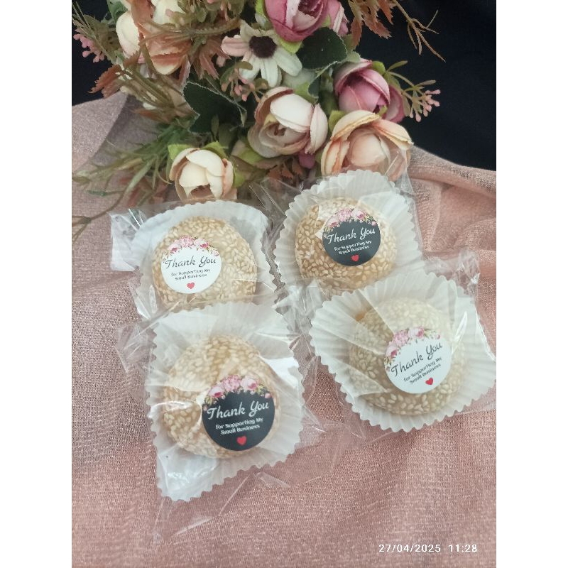 

kue tradisional onde , pie buah dan bolu pisang