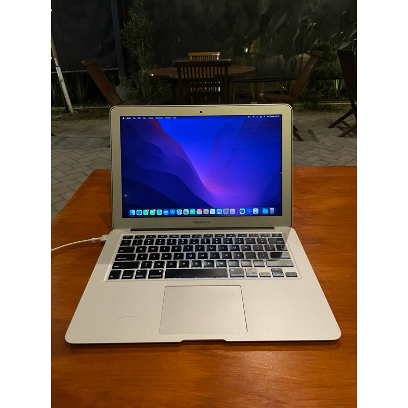 Macbook Air 2017 13 Inch Intel Core i5 RAM 8 GB SSD 256 GB ex ibox Baterai Baru Mulus