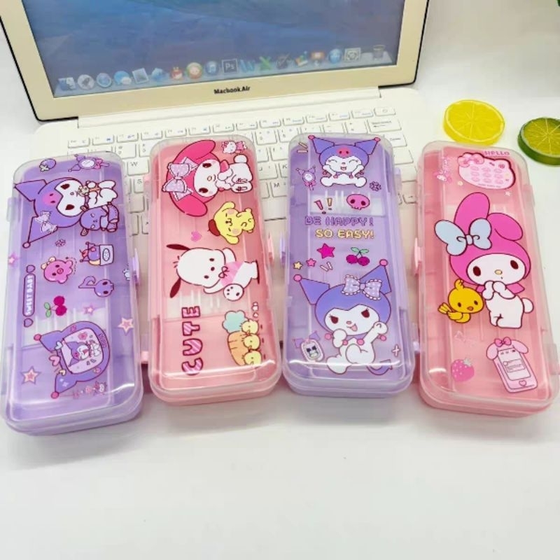 

DELUNASHOP Tempat pensil kotak pensil plastik 2 tingkat motif SRO kuromi.melody Harga per 1 pcs