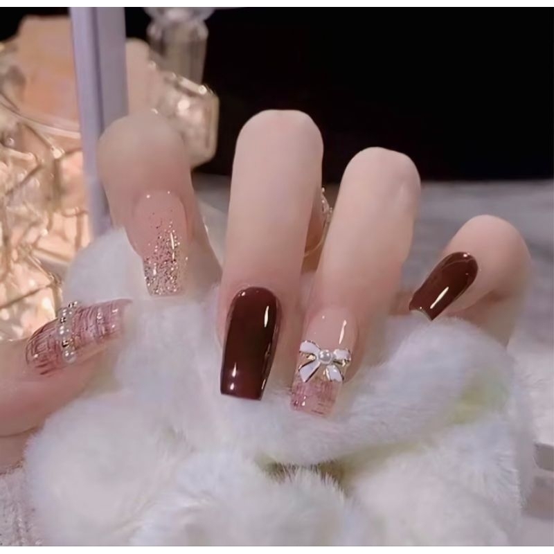 [Fake Nail] Kuku palsu berisi 24pcs, motif pita dan mutiara cocok untuk wisuda, kuku palsu premium