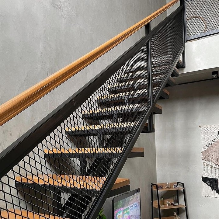 RAILING TANGGA MINIMALIS / PAGAR TANGGA BESI MINIMALIS + PEGANGAN KAYU