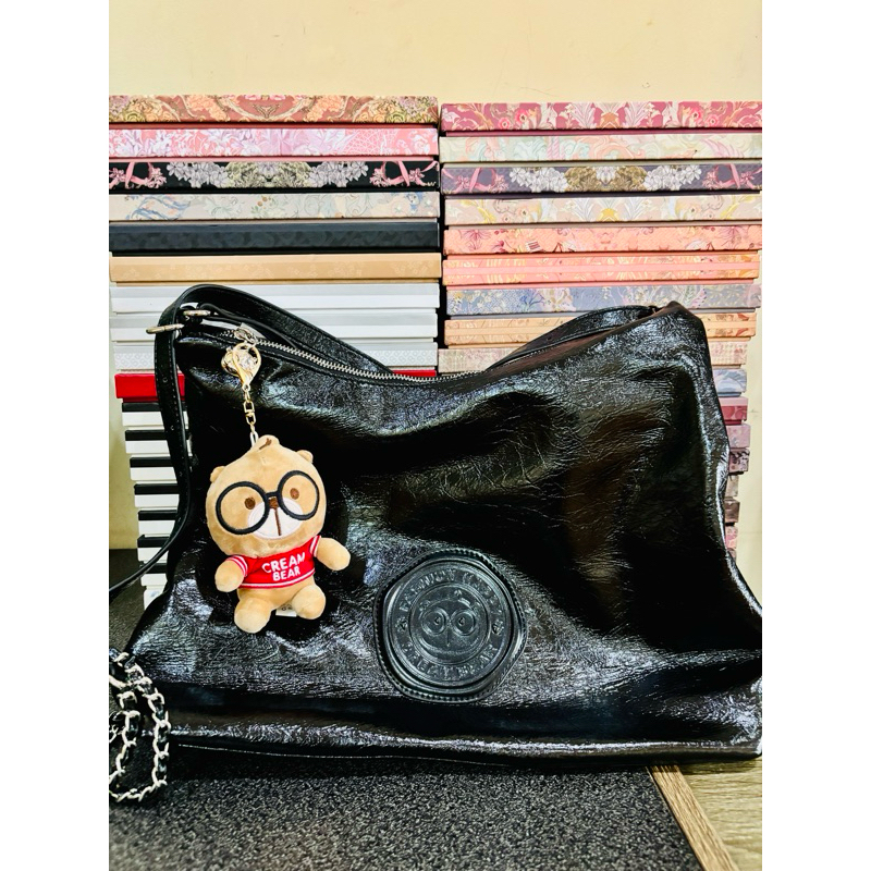 Preloved tas cream bear black
