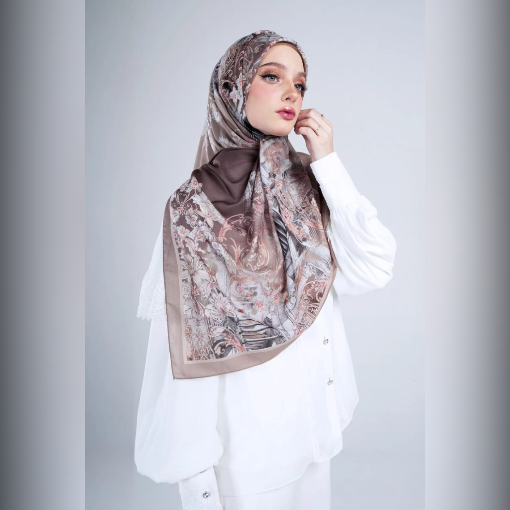 MANDJHA Edelyn Brown Scraf Raya Kingdom Of Love 2025 By Ivan Gunawan Hijab Segi Empat Voal Original