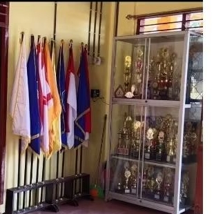 

paket tatakan bendera isi 12 lubang plus tiang