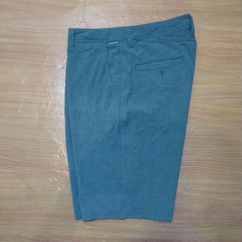 Celana pendek volcom  surf & turf size 34 Bekas second original