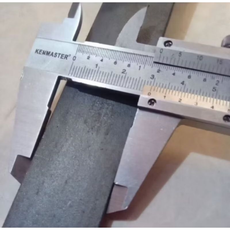 PLAT STRIP/ PLAT BESI/ P 200/ LEBAR 3 CM/ TEBAL 4.3 MM/ PERKAKAS/ BESI SERBAGUNA