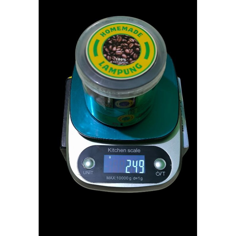 

Kopi bubuk 100% murni tanpa campuran bahan lain homemade in Lampung.200gram rasakan sensasi rasa dan aroma khas dan asli,tinggal seduh,di kemas dengan toples plastik premium.