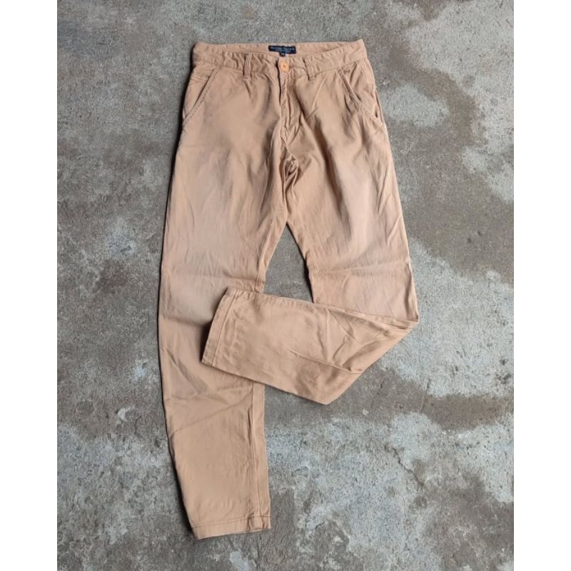 Celana Chino Beyond Style