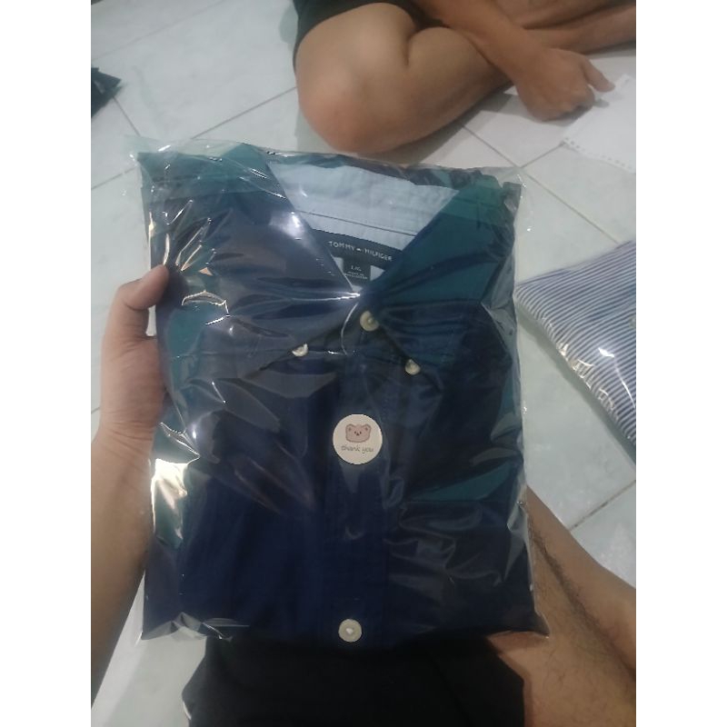kemeja tommy navy