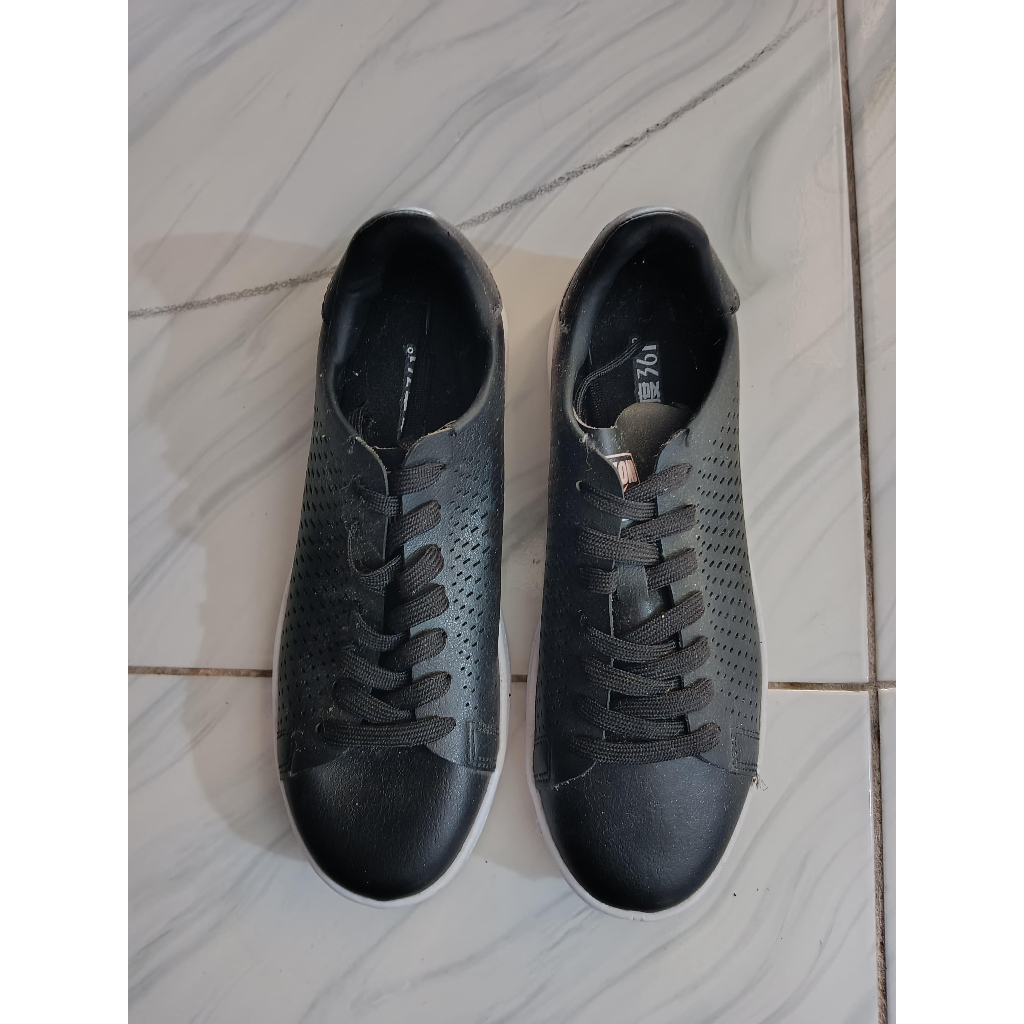 SEPATU CASUAL HITAM PUTIH 361 DEGREES
