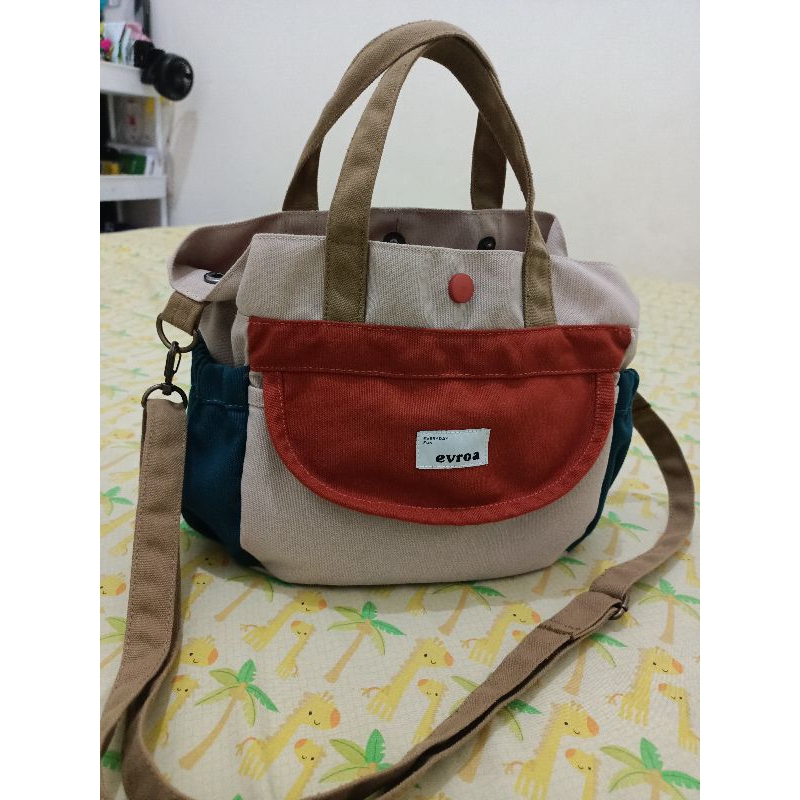 preloved tas evroa like a new ( 25rb sisa trf 100ribu)