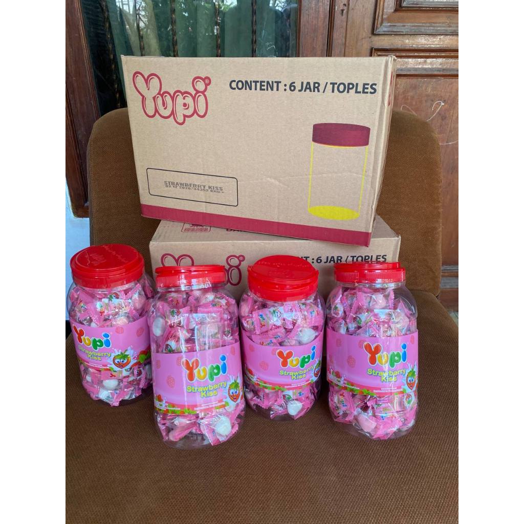 

Yupi candy Kiss Strawberry Jar/Toples