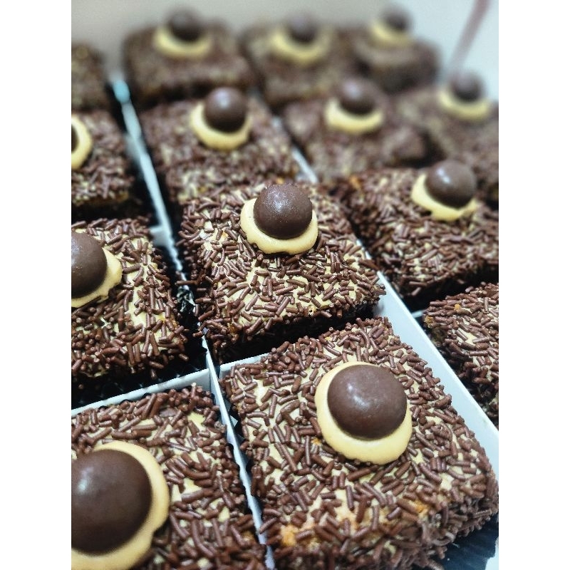 

Mini Mocca Cake by Annepatisserie