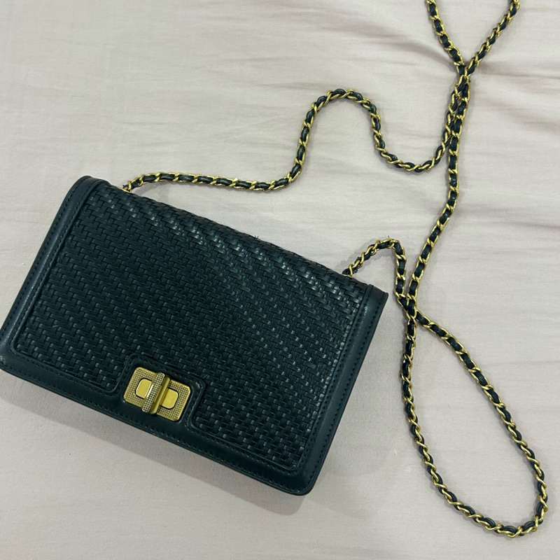 preloved sling bag charles & ketih / tas charles n keith / tas charles and ketih / sling bag charles