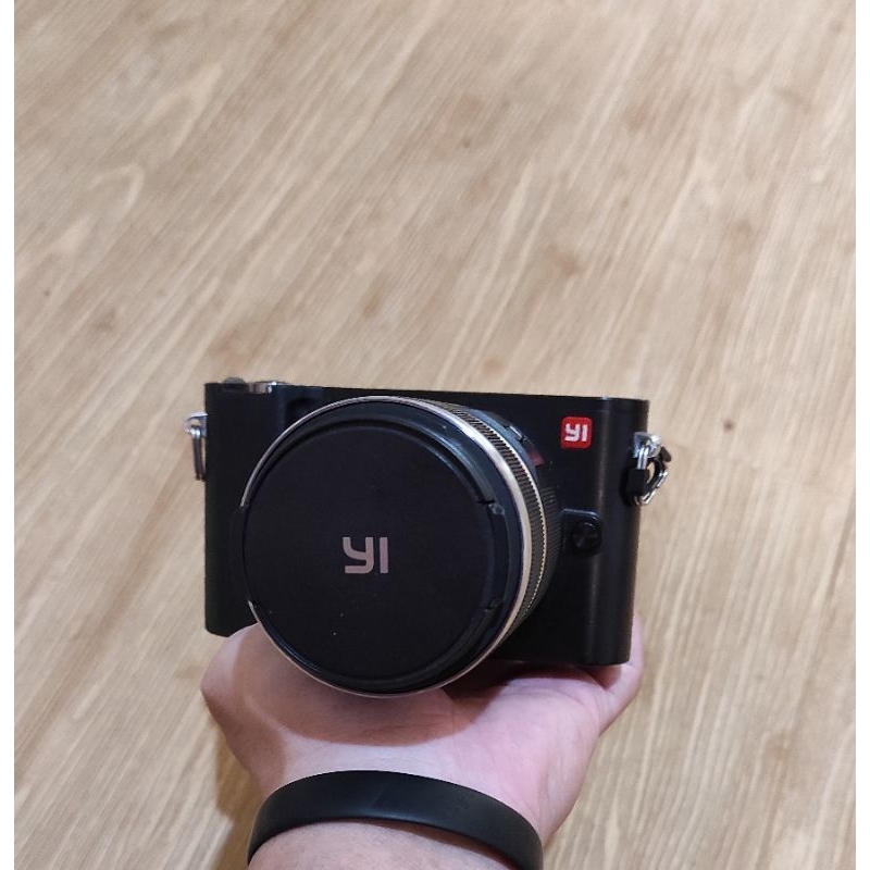 KAMERA MIRRORLESS XIAOMI YI