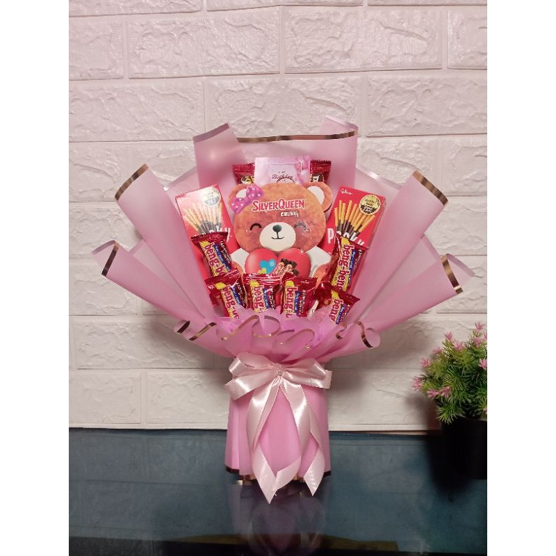 

Buket bouquet coklat Silverqueen (bs custom isian) Buket bouquet wisuda, graduation, birthday, anniversary