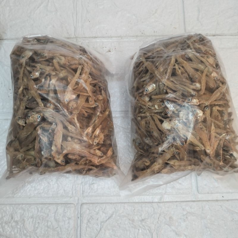 

dua bungkus / 200 gram ikan teri kecil - ikan asin - ikan kendui - ikan jadul