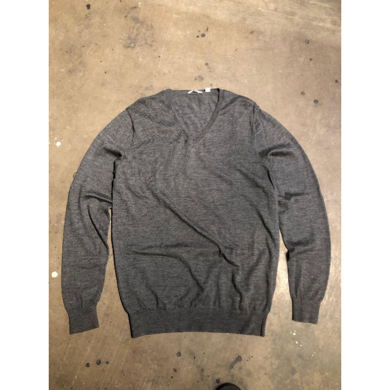 SWEATER UNIQLO V NECK