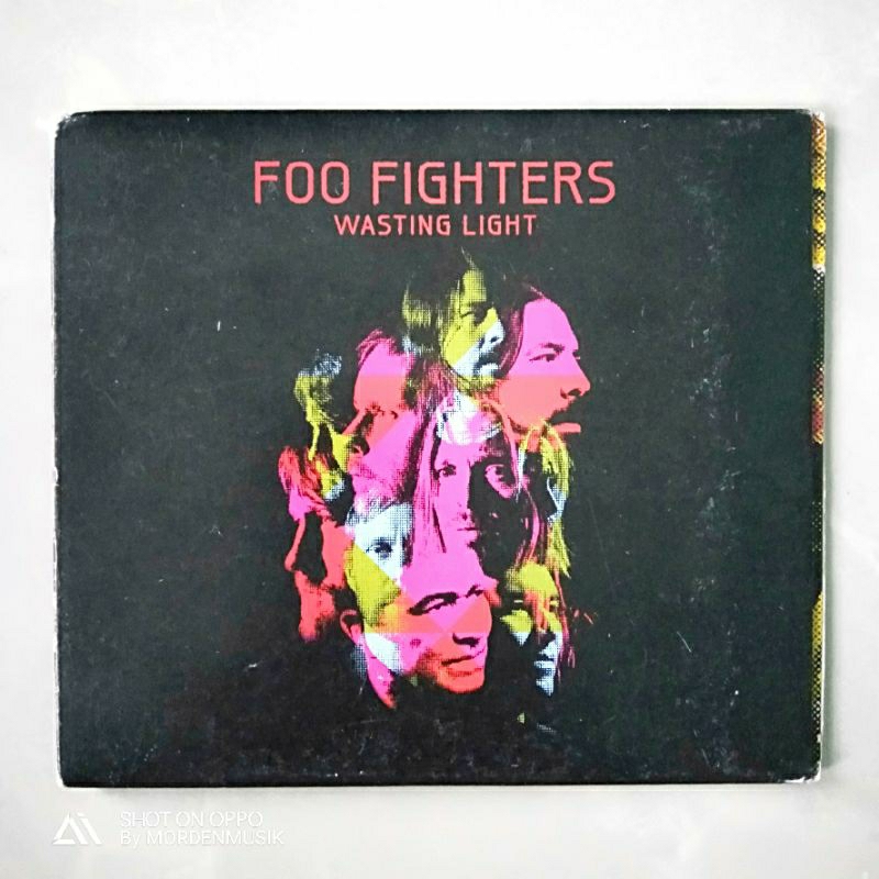 CD Foo Fighters album Wasting Light (2011)